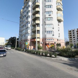 Астрахань, Улица Чугунова, 18: фото