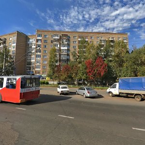 Ижевск, Молодёжная улица, 12: фото