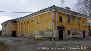 Артёмовский, Комсомольская улица, 2: фото