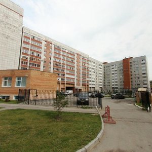 Revolyutsii Street, 8, Perm: photo