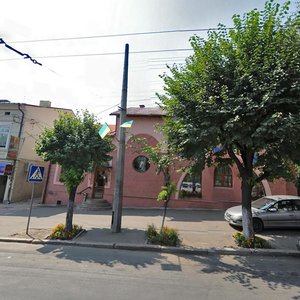 Черновцы, Улица Героев Майдана, 38: фото