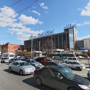 Екатеринбург, Улица Челюскинцев, 106: фото