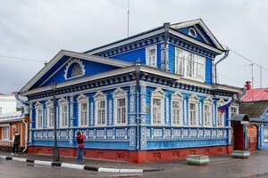 Ulitsa Naberezhnaya Revolyutsii, 11, : foto