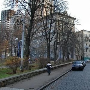 Mykhaila Kotsiubynskoho Street, 1, : foto
