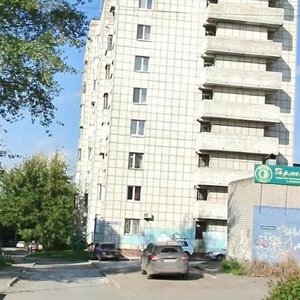 Lva Tolstogo Street, 25, Perm: photo