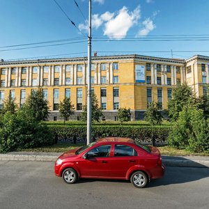 Новокузнецк, Улица Орджоникидзе, 15: фото