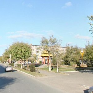 Элиста, 1-й микрорайон, 18: фото
