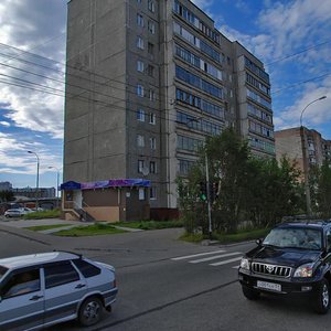 Polyarnye Zori Street, 8, Murmansk: photo