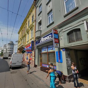 Черновцы, Университетская улица, 8: фото