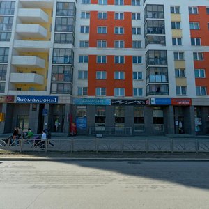 Krasnolesya Street, 97, : foto