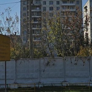 Yuzhnoportovaya Street, 10, : foto