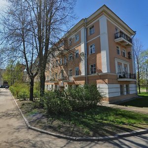 Erlerovskiy Boulevard, 10, Peterhof: photo