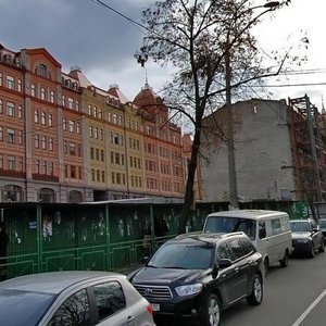 Verkhnii Val Street, 10, Kyiv: photo