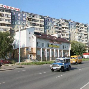 Челябинск, Улица Братьев Кашириных, 102Д: фото