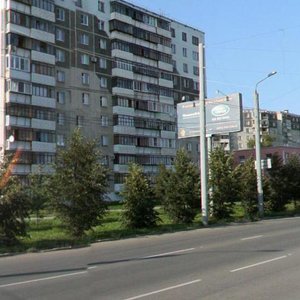 Челябинск, Улица Братьев Кашириных, 136: фото