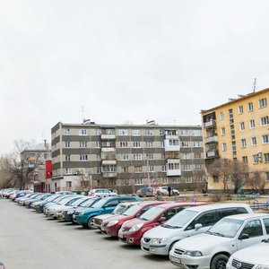 Anri Barbyusa Street, 13, Yekaterinburg: photo