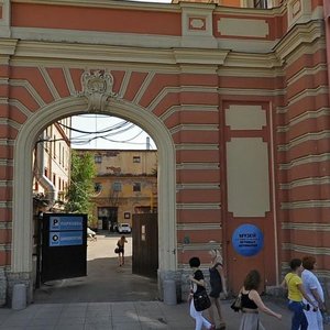 Konyushennaya Square, 2В, Saint Petersburg: photo