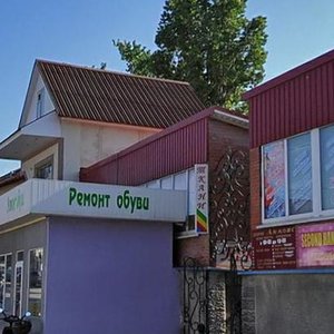 Zhovtneva vulytsia, 2, : foto