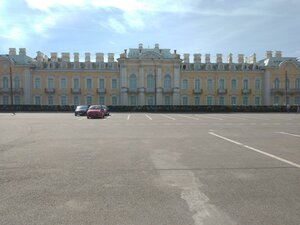 Dvortsovaya Square, 8, Peterhof: photo