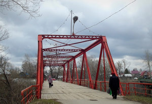 Камера красный мост. Железный красный мост в Иссе Пензенской области. Красный мост в Иссе. Мост в Иссе. Железный красный мост Иссинский район.