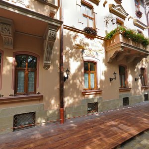 Ploshcha Yevhena Malaniuka, 7, Lviv: photo