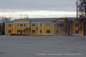 Артёмовский, Площадь Советов, 3: фото