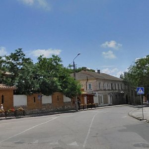 Евпатория, Улица Караева, 8: фото