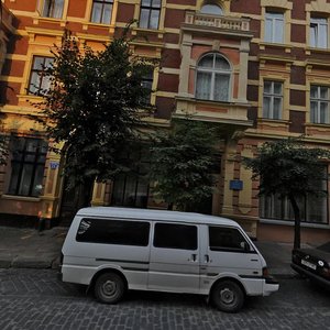 Vulytsia Stepana Bandery, 11, Chernivtsi: photo