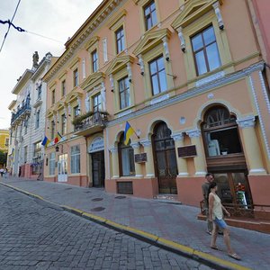 Черновцы, Центральная площадь, 9: фото