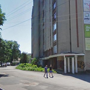 Vulytsia Viacheslava Chornovola, 40, : foto