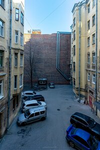 Razyezzhaya Street, 16-18, : foto