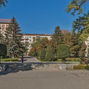 Волгоград, Улица Маршала Чуйкова, 11: фото