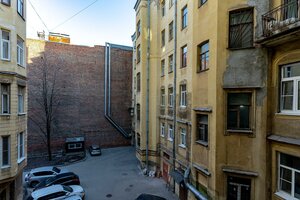 Razyezzhaya Street, 16-18, : foto