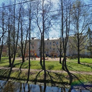 St. Petersburg Avenue, 33, Peterhof: photo