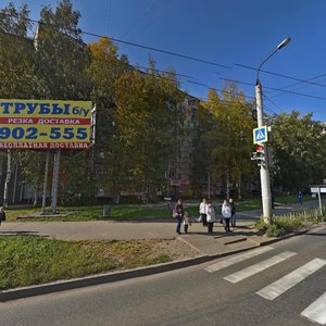 Ижевск, Улица Михаила Петрова, 14: фото