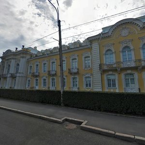 Дворцовая площадь, 8 Петергоф: фото