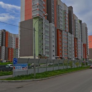 Красноярск, Улица Дмитрия Мартынова, 33: фото